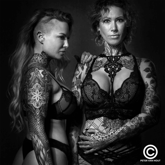 Ta(r)ttoo Black White Table Book